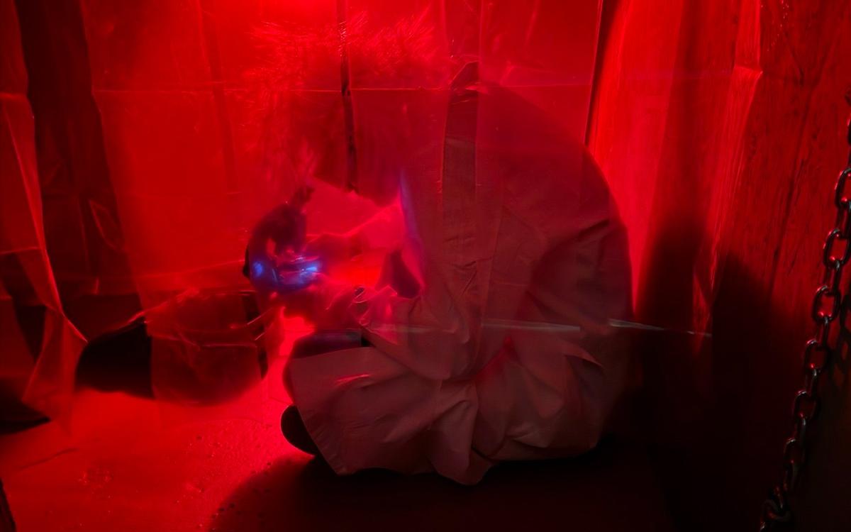 Перформанс Эксперимент "Кожа под атакой" в Кемерово